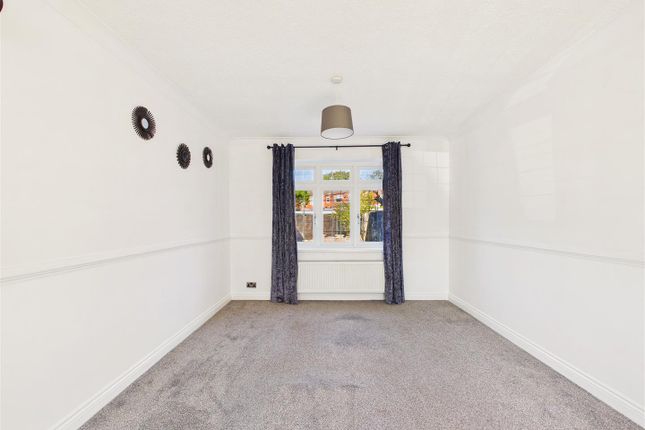 30, Collynson Close, Hull photo 3