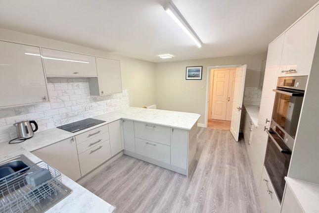 10, Highgrove, Taunton photo 4