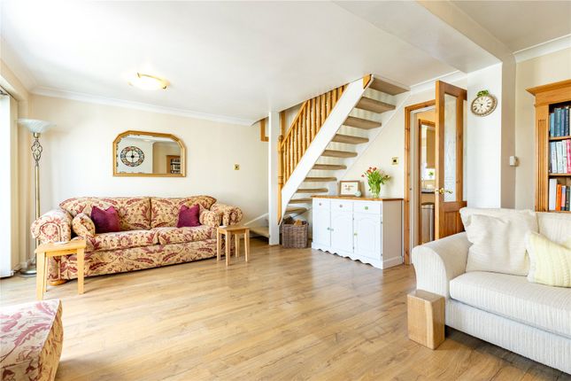 25, Rose Way, Cirencester photo 4