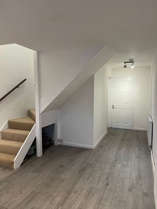 87a Roxeth Green Avenue, Harrow photo 5