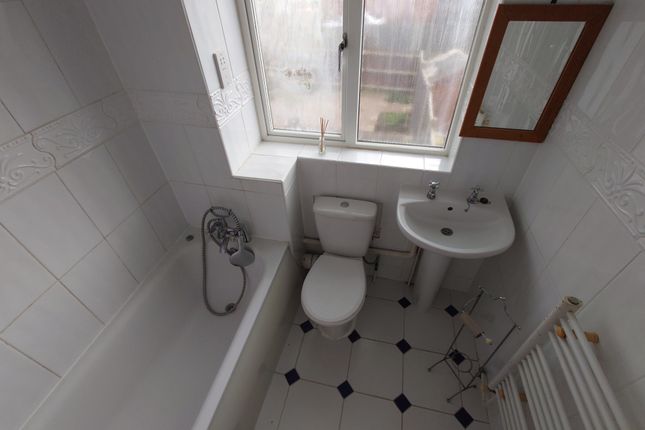 Semi-detached house to rent in Coltsfoot Green, Luton