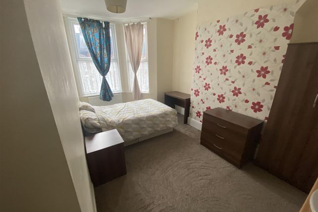 Thumbnail Room to rent in Ash Grove, Beverley Road, Hull