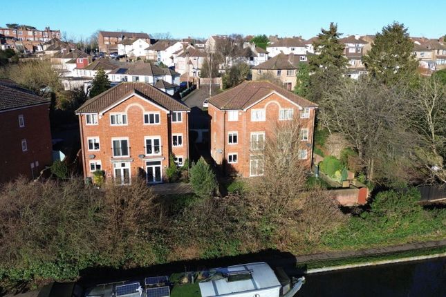 2, Hazelbank, Rickmansworth photo 2