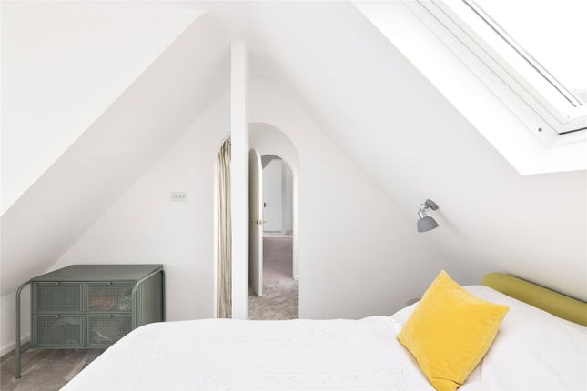 Flat to rent in Wrentham Avenue, Queen's Park, London