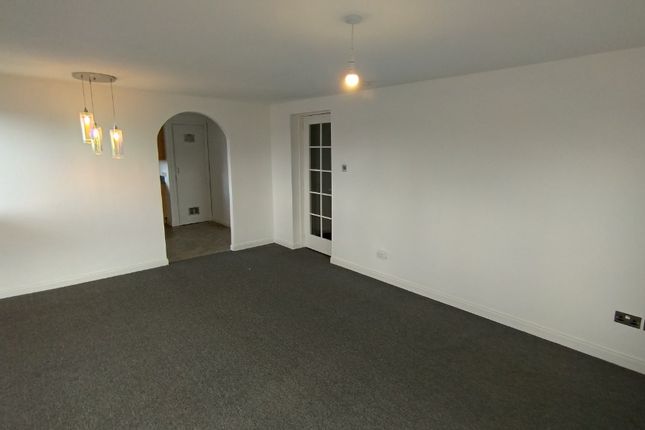 Flat to rent in Drinnies Crescent, Dyce, Aberdeen AB21