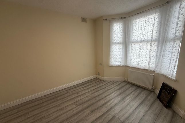 97 Dudley Road, Southall photo 3
