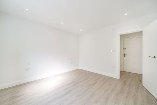 Flat for sale in Smitham Bottom Lane, Purley