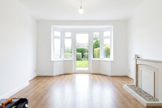 16, Carnarvon Drive, Hayes photo 2
