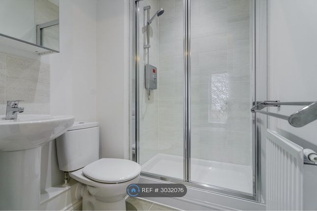 Flat, Hilder Street, Leybourne, West Malling photo 5