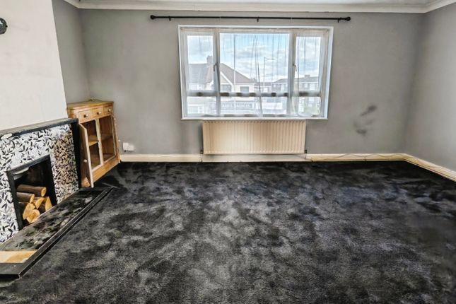 109A Fencepiece Road, Ilford, Greater London photo 3