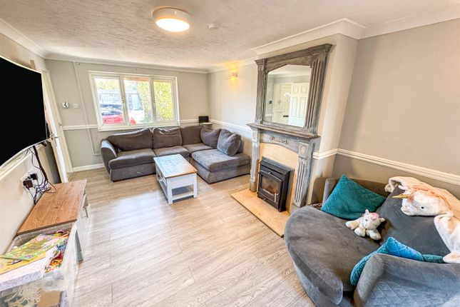 11, Croyde Avenue, Corby photo 3