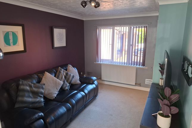 9, Highlands Drive, Daventry photo 3