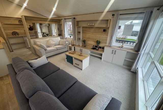 Abi Kielder, Vinnetrow Road West Sussex, Chichester photo 5