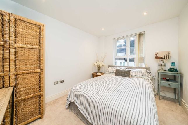 Flat for sale in Royal Quarter, Seven Kings Way, Kingston Upon Thames