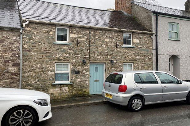 Thumbnail Cottage to rent in Clifton Street, Caerfyrddin