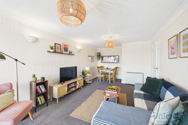 303, Ensign Court, Lytham St. Annes photo 4