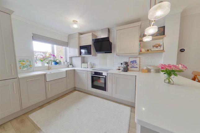 16, Cromarty Close, Fareham photo 3