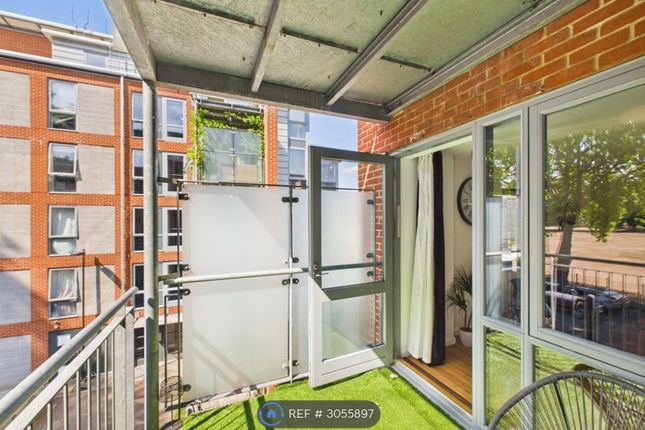 Flat, Washington House Southwold Road, London photo 2