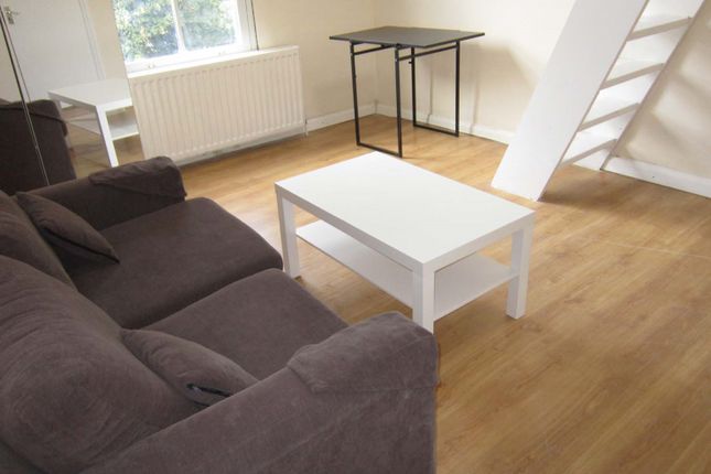 Flat 3, 1 Wolverton Gardens, London photo 3