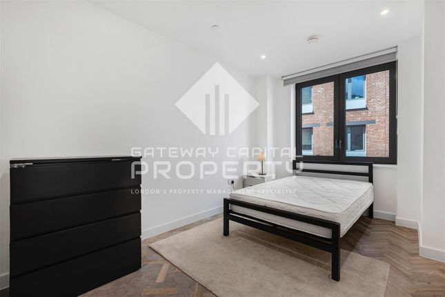 Flat for sale in River Apartment, 21 Gillender Street, Bow