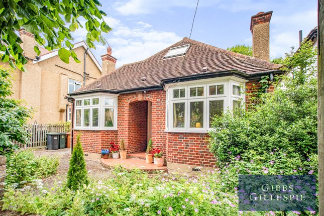 Thumbnail Bungalow to rent in Dickinson Avenue, Croxley Green