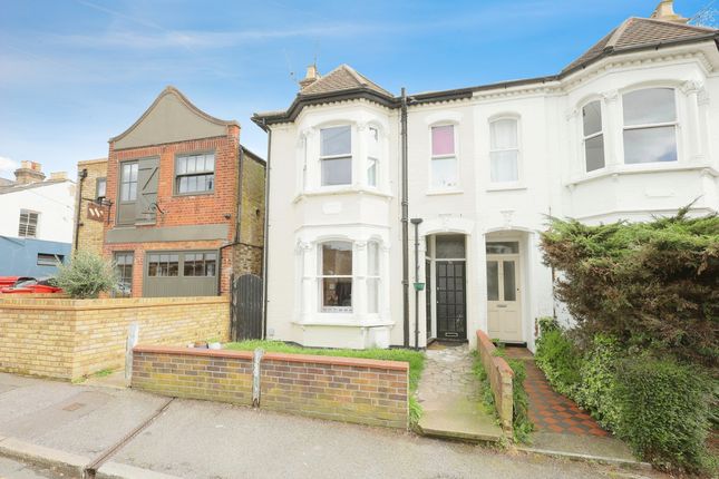 Thumbnail Flat for sale in Victoria Road, Leigh-On-Sea