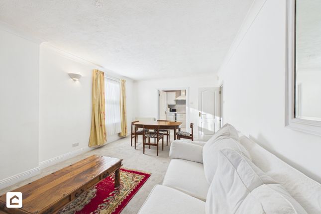 Flat 2, Hunters Lodge, 40 St Johns Road, Eastbourne photo 2