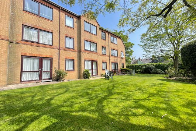 Thumbnail Flat for sale in Friern Way, North Finchley