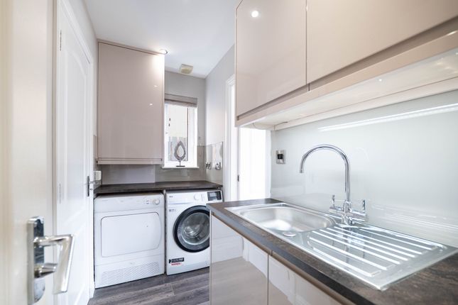 17 Badger Place, Broxburn photo 4