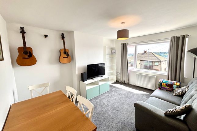 13, Shann Avenue, Keighley photo 3