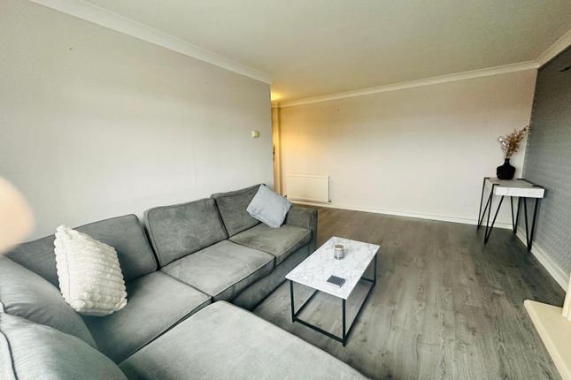 1-bed flat on 33, Liverpool, £750/mo