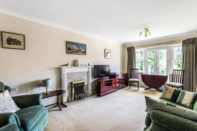 25 Harroway Manor, Cobham Road, Fetcham photo 3