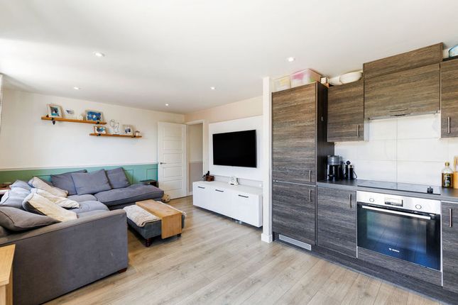 5, Abbey Walk, West Molesey photo 4