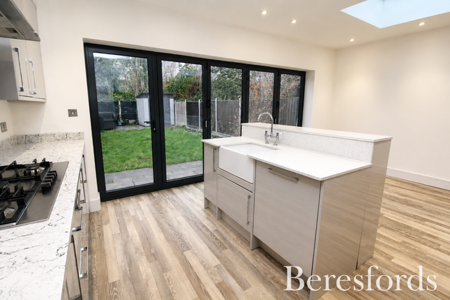129, Howard Road, Upminster photo 3