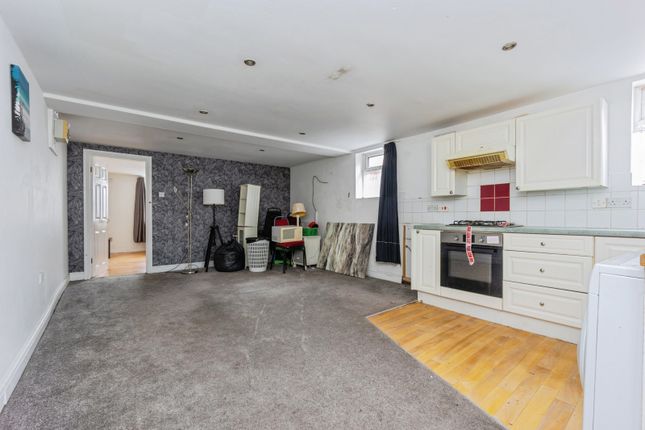 Flat 1, 13, Queens Road, Greater Manchester photo 3