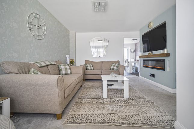 5, Alba Avenue, Cwmbran photo 4