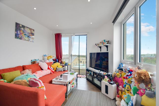Hallington Court - 2 Bedroom, 6 Brannigan Way, London photo 4