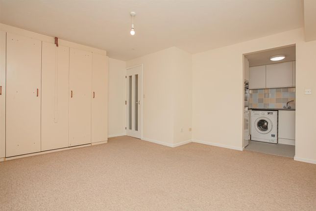 49, Worcester Drive, Didcot photo 3