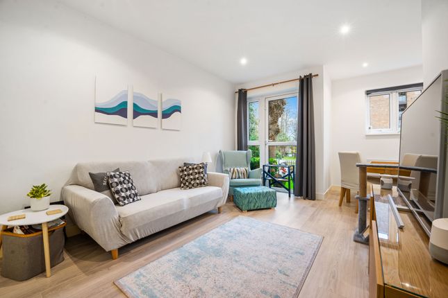 Flat for sale in Cranley Gardens, Wallington