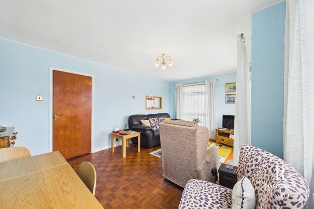 Flat 39, Hendfield Court Beddington Gardens, Wallington photo 4