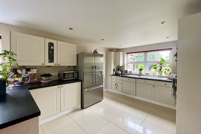 39, The Haydens, Tonbridge photo 4