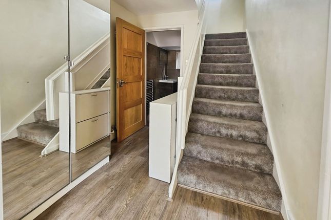 3, Priory Close, Abbots Park photo 3