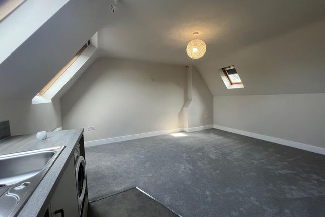 101D,, Queens Road, Surrey photo 3