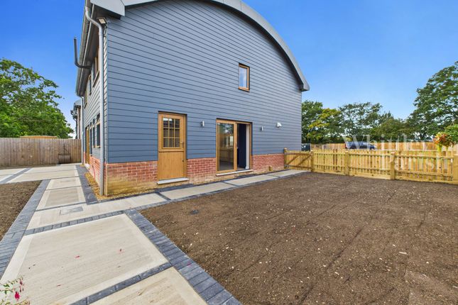 Cam04332G0-Pr0484-Still046