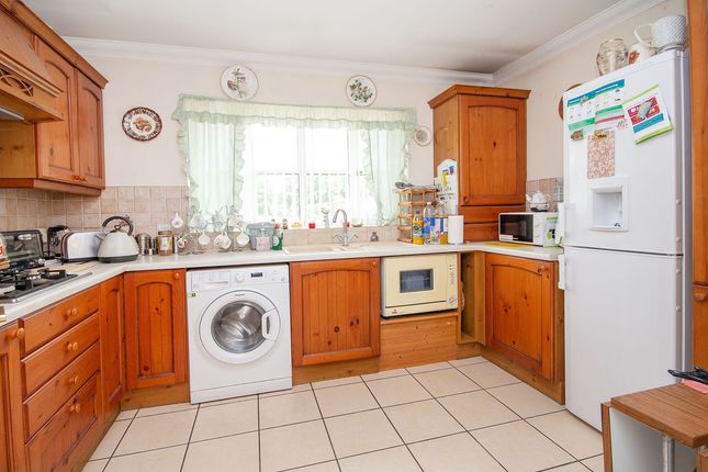 57, Dickens Dell, Southampton photo 4