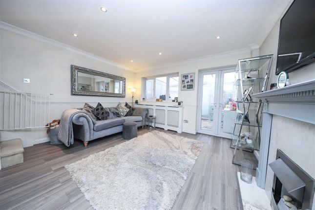 55, Stowe Crescent, Ruislip photo 3