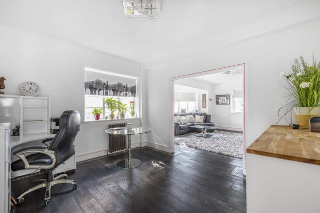 Flat for sale in Shoot Up Hill, London