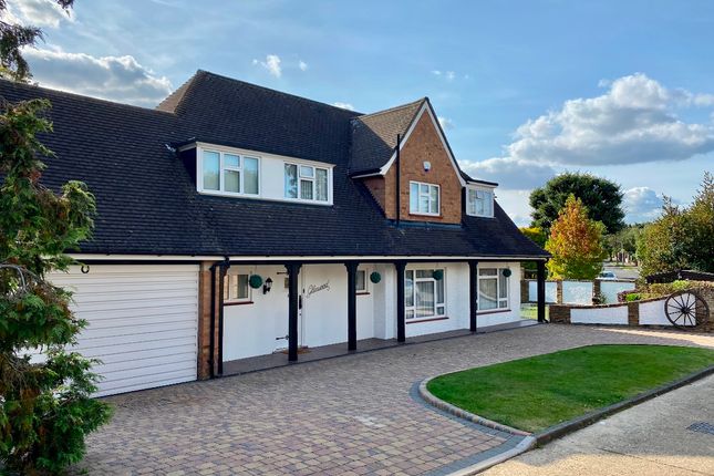 Thumbnail Detached house for sale in Mendoza Close, Hornchurch