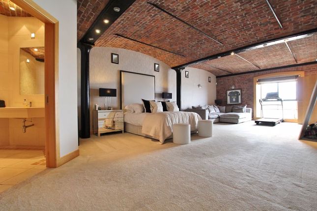 Flat for sale in Albert Dock, City Centre, Liverpool