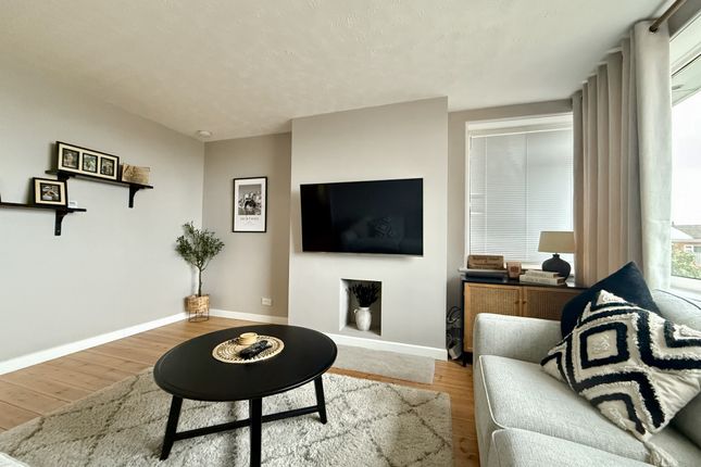 25, Sussex Close, Exeter photo 3